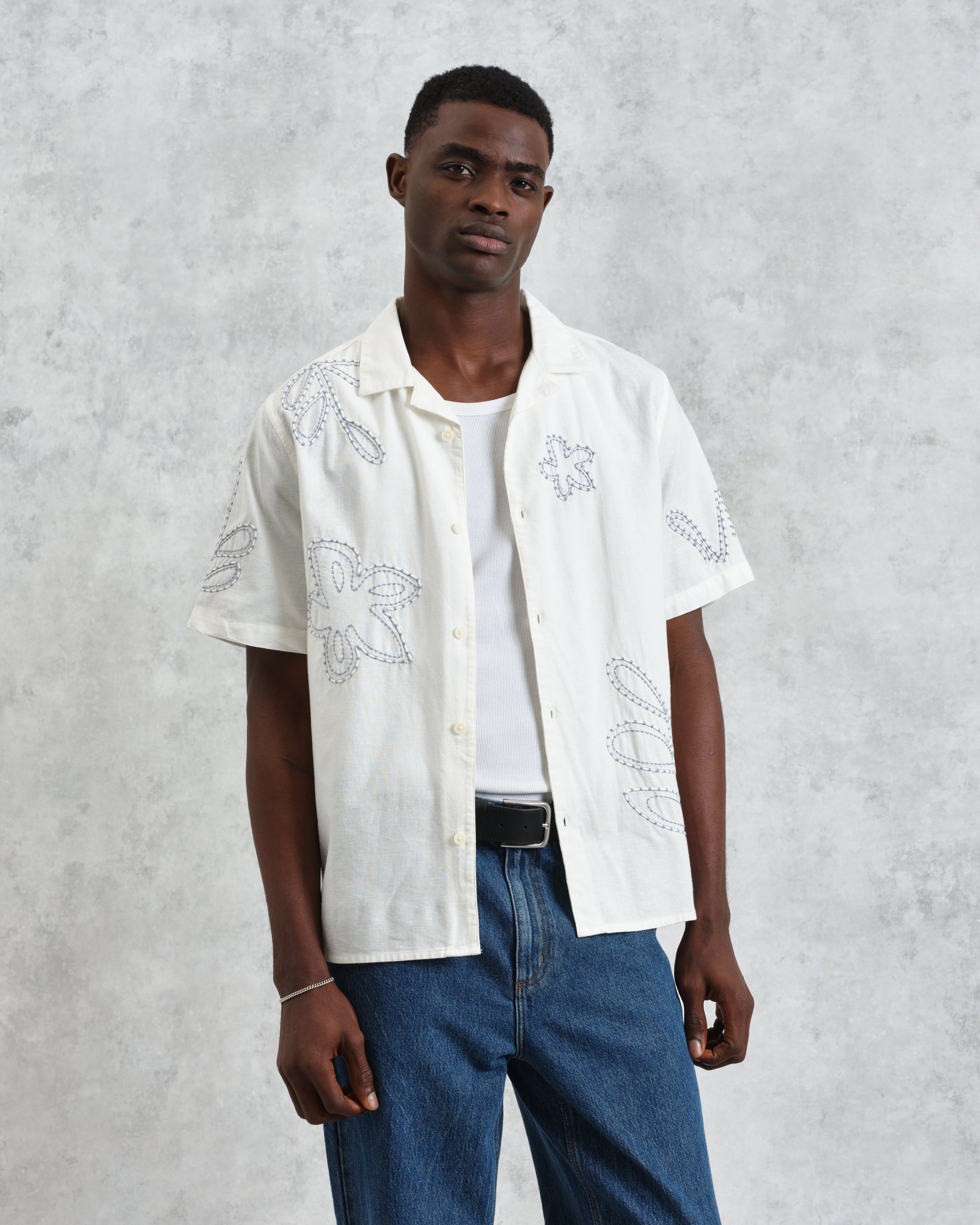 Didcot - Ecru And Blue Floral Embroidered Short-Sleeve Shirt