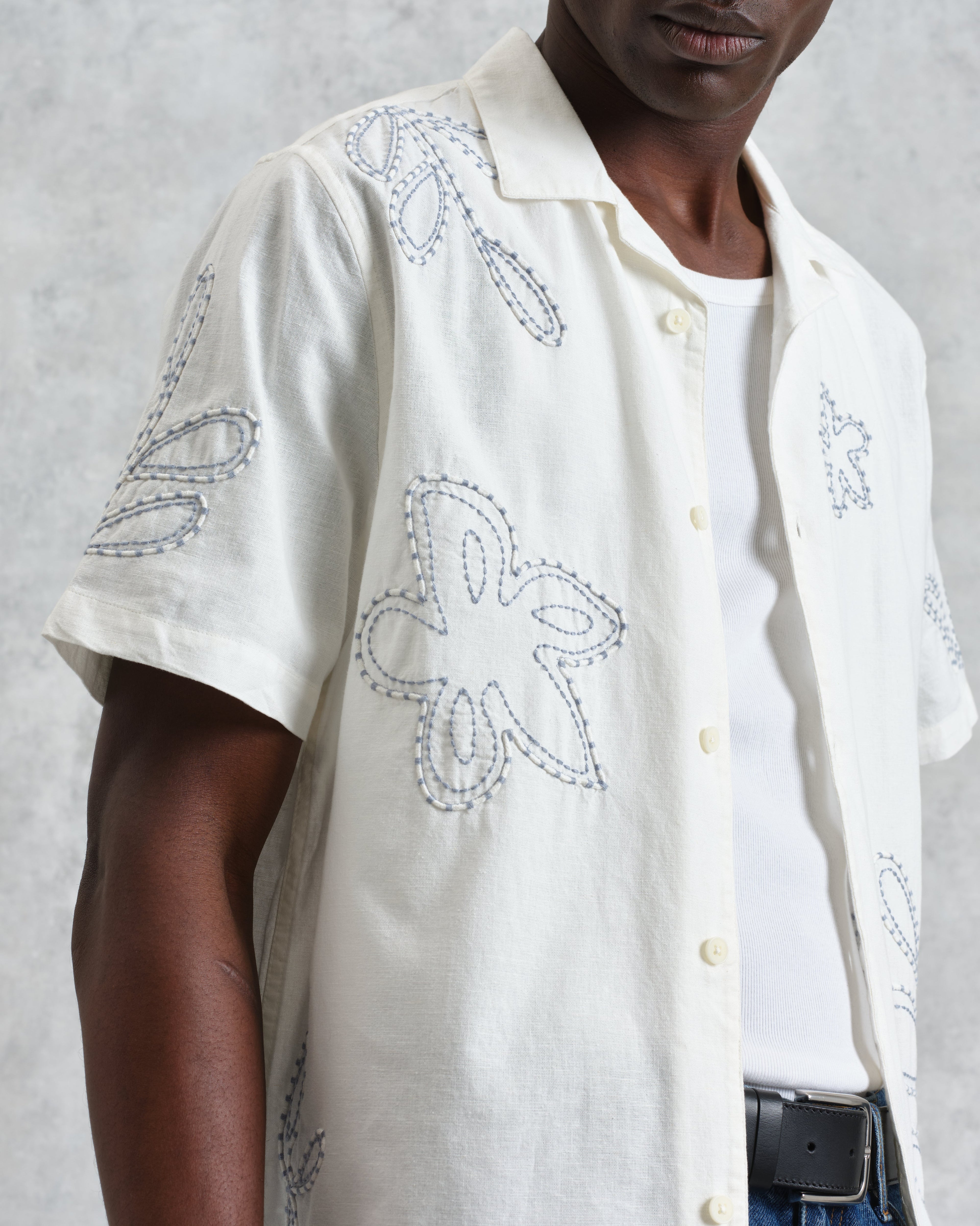 Didcot - Ecru And Blue Floral Embroidered Short-Sleeve Shirt
