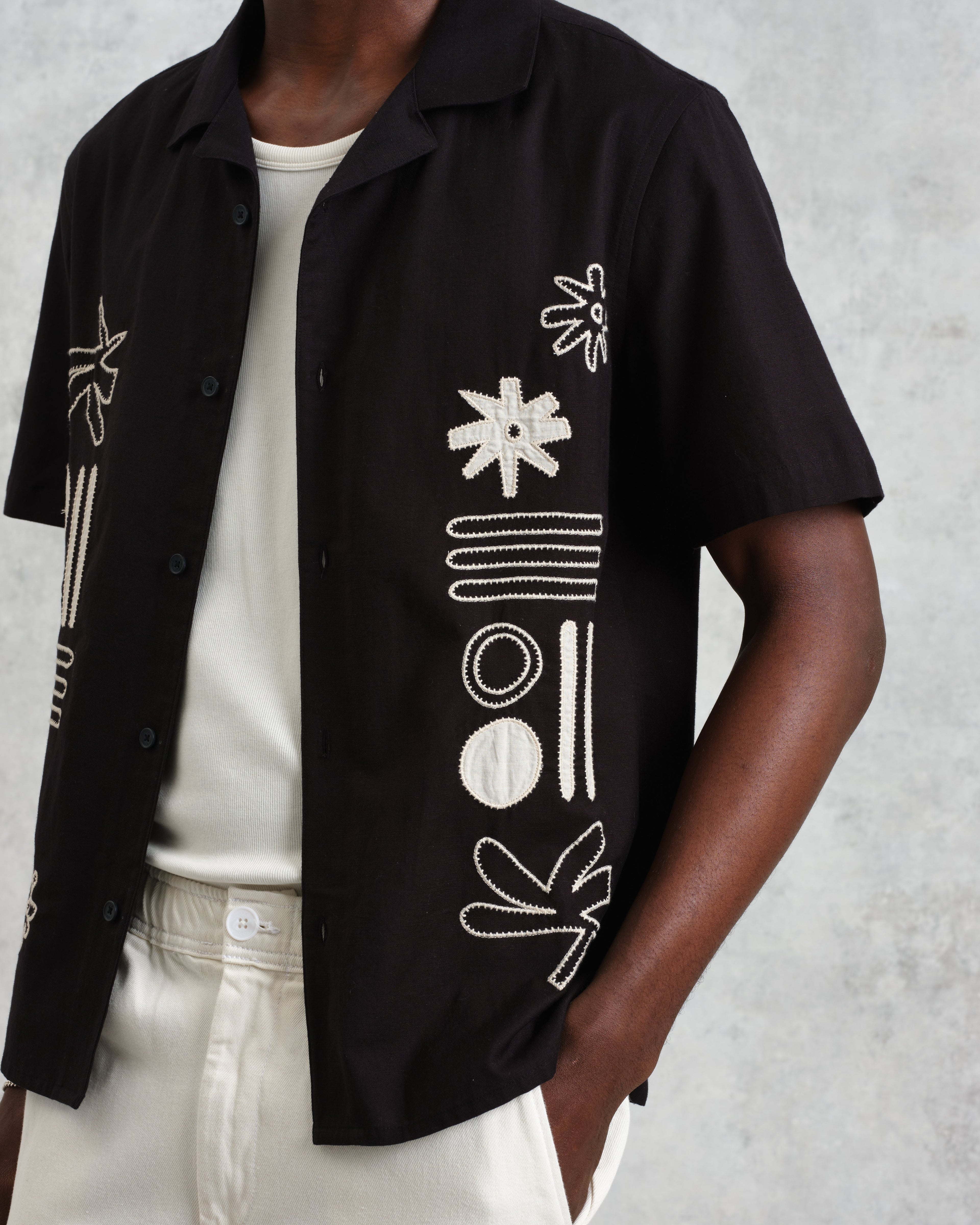 Didcot - Black And Ecru Abstract Applique Short-Sleeve Shirt