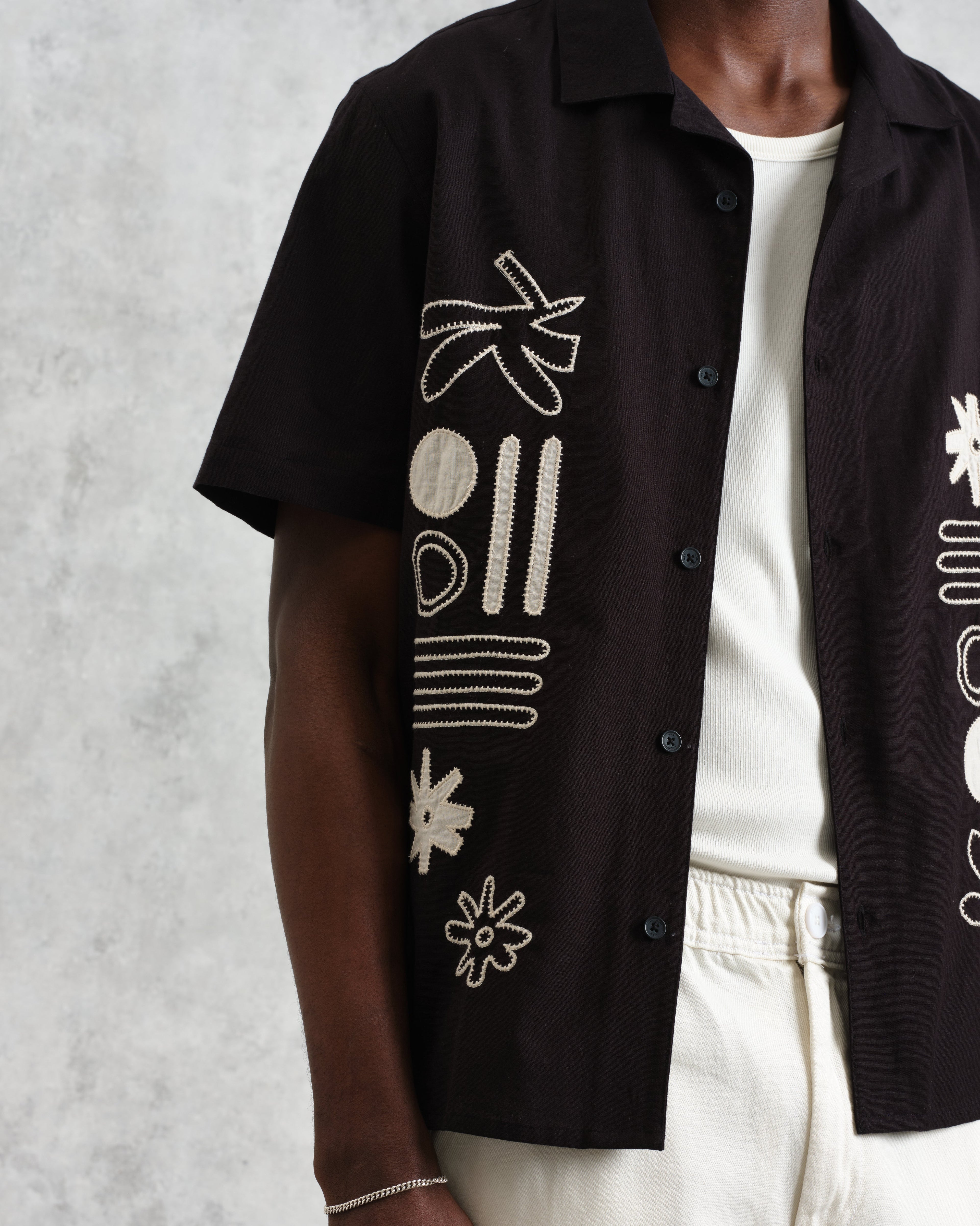 Didcot - Black And Ecru Abstract Applique Short-Sleeve Shirt
