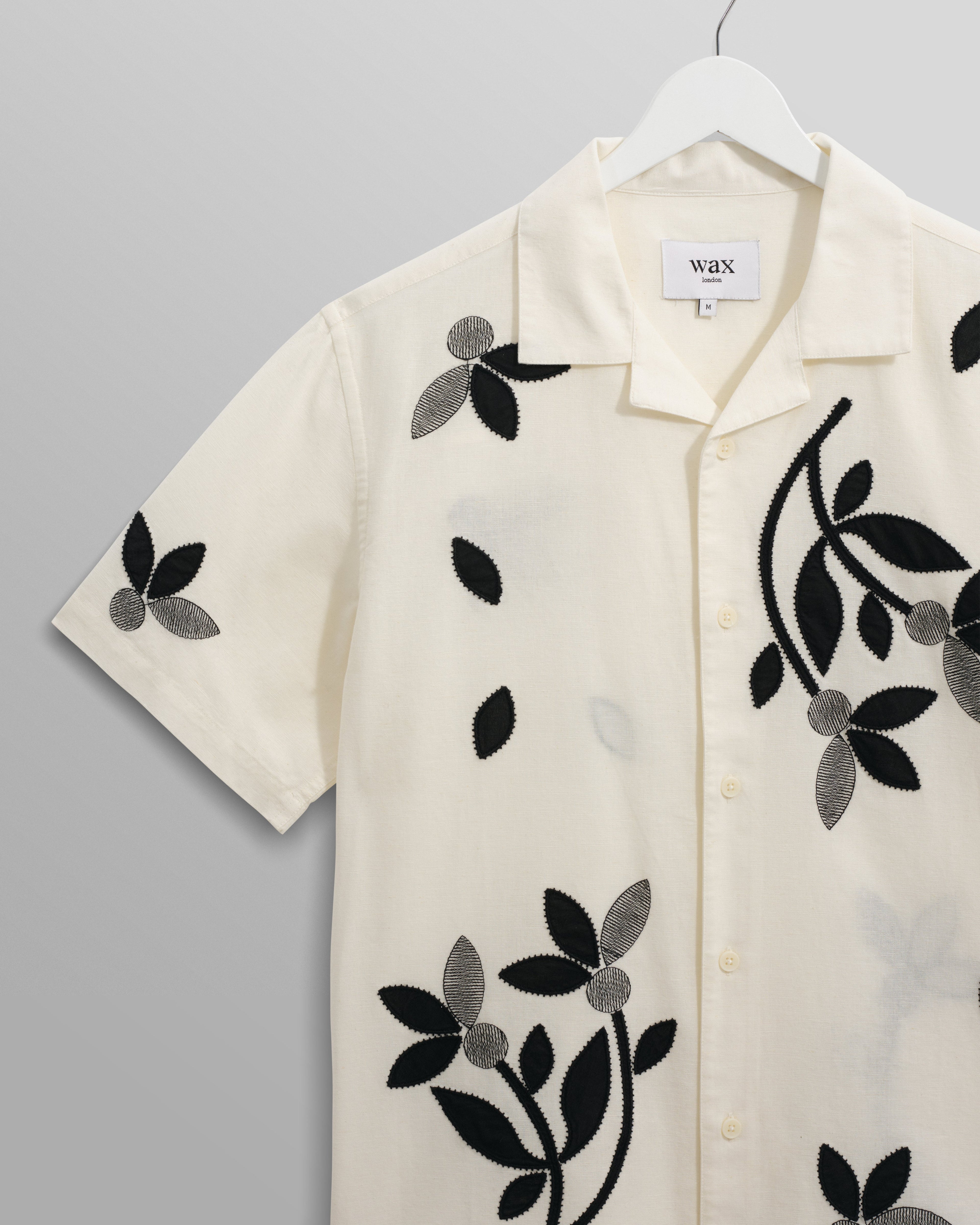 Didcot - Ecru And Black Bloom Applique Short-Sleeve Shirt