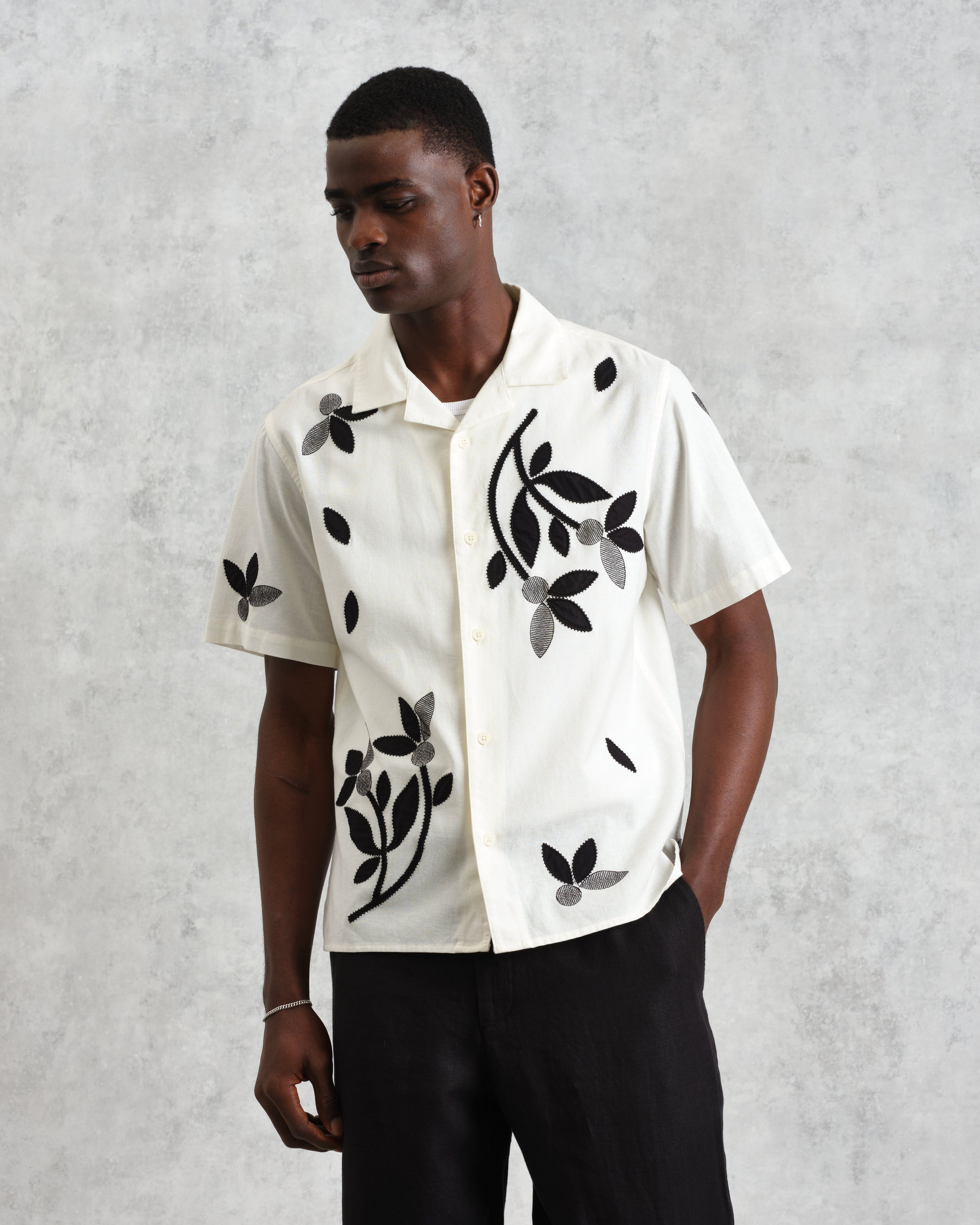 Didcot - Ecru And Black Bloom Applique Short-Sleeve Shirt