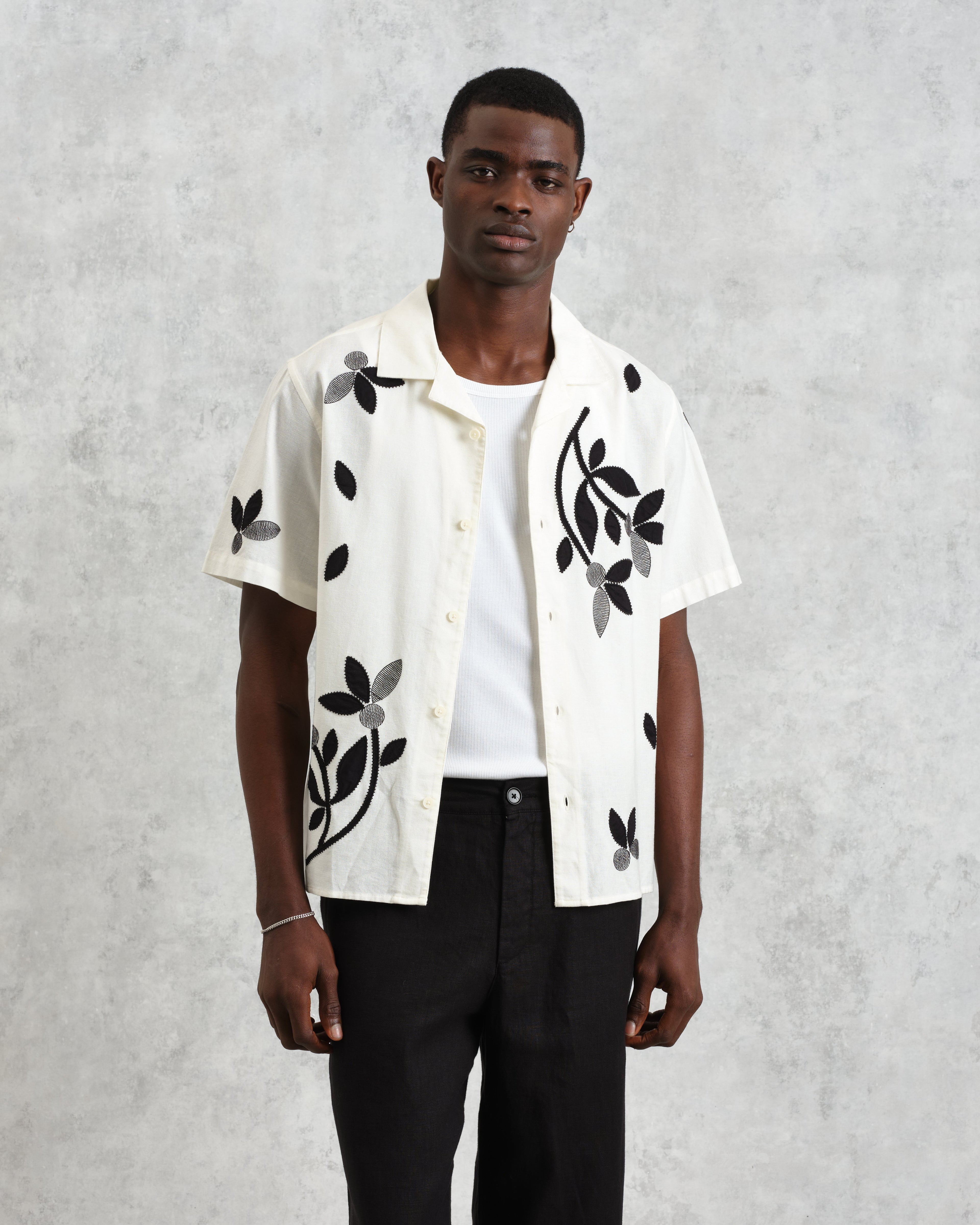 Didcot - Ecru And Black Bloom Applique Short-Sleeve Shirt