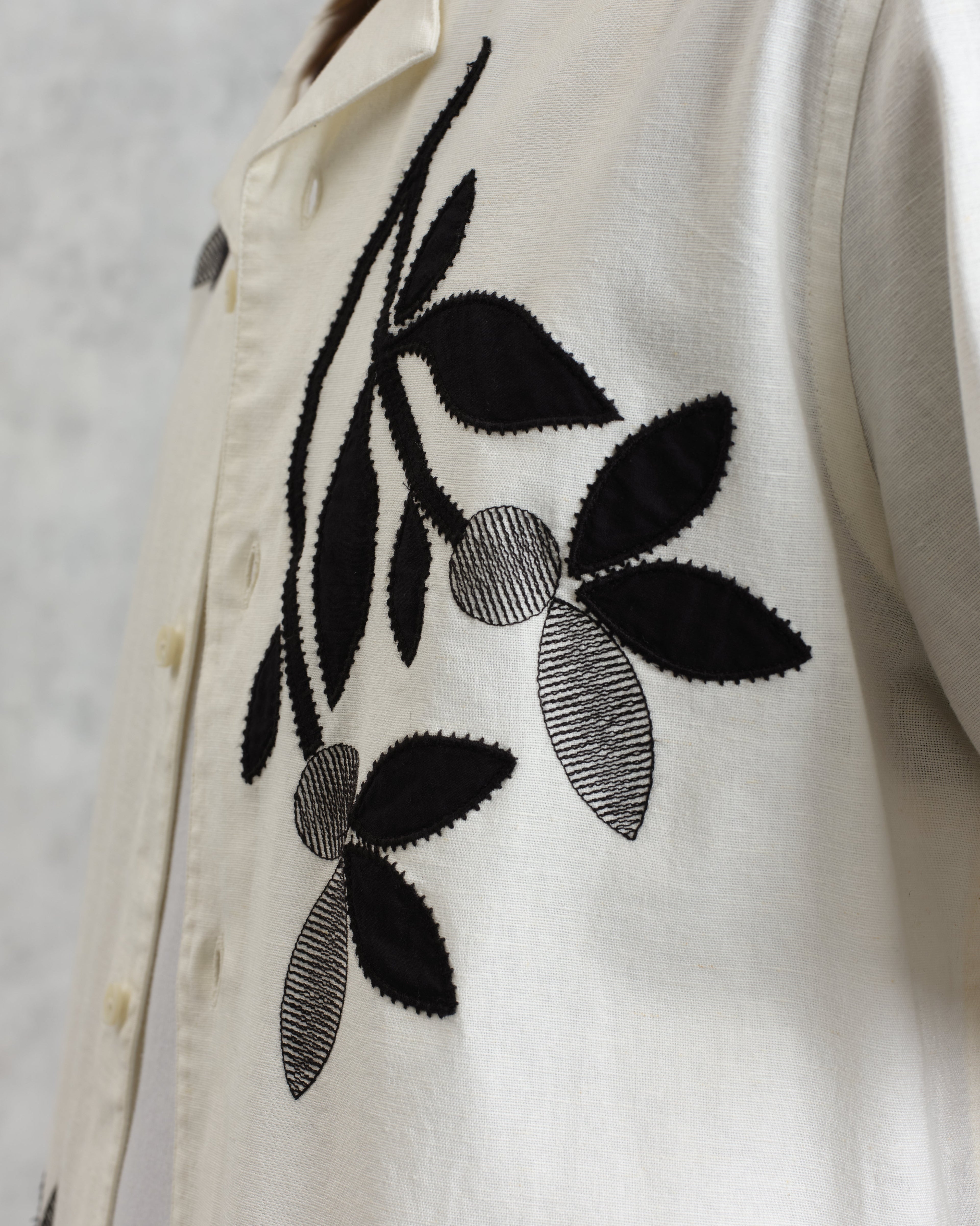 Didcot - Ecru And Black Bloom Applique Short-Sleeve Shirt