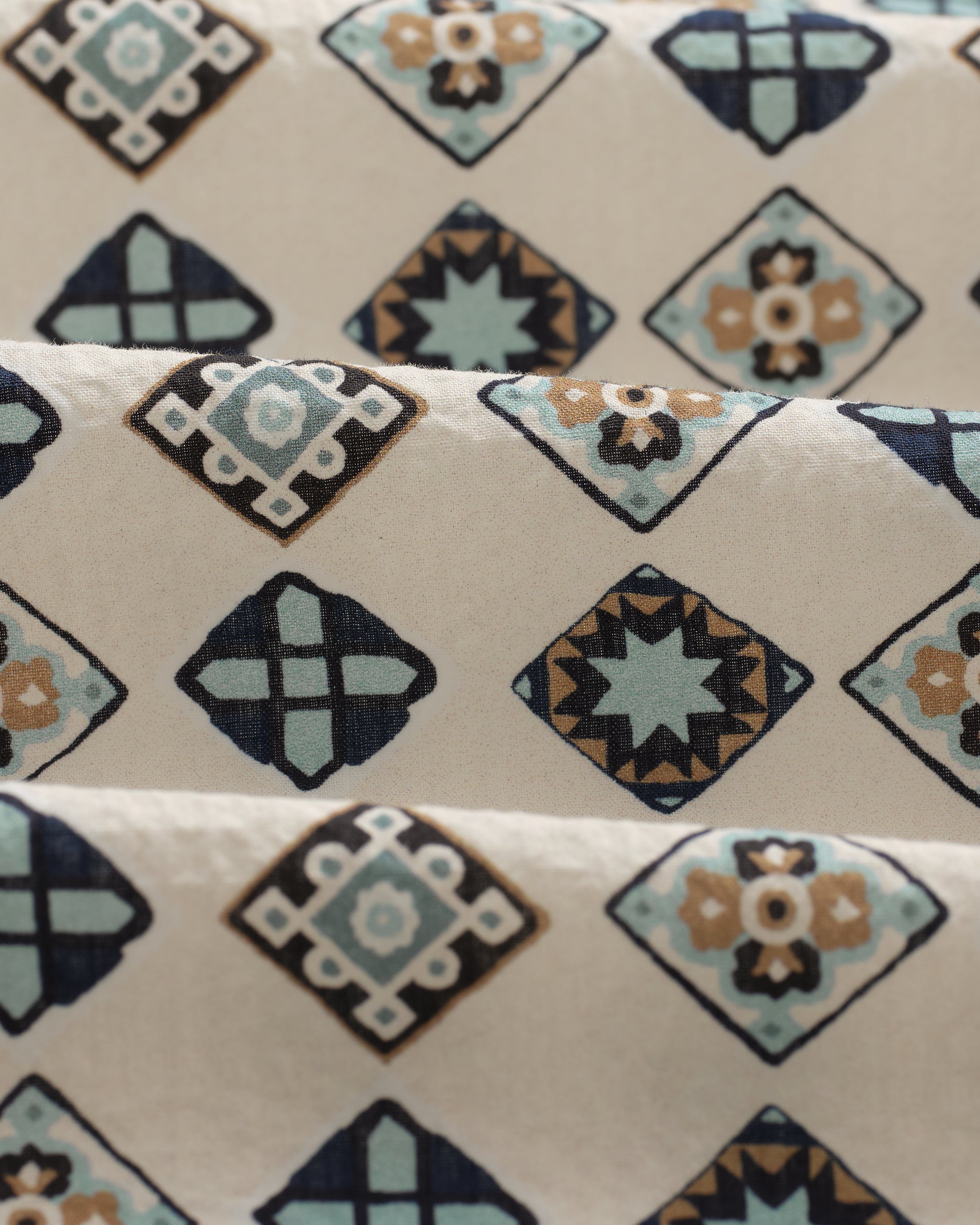 Didcot - Ecru And Multicolour Geometric Tile Seersucker Short-Sleeve Shirt