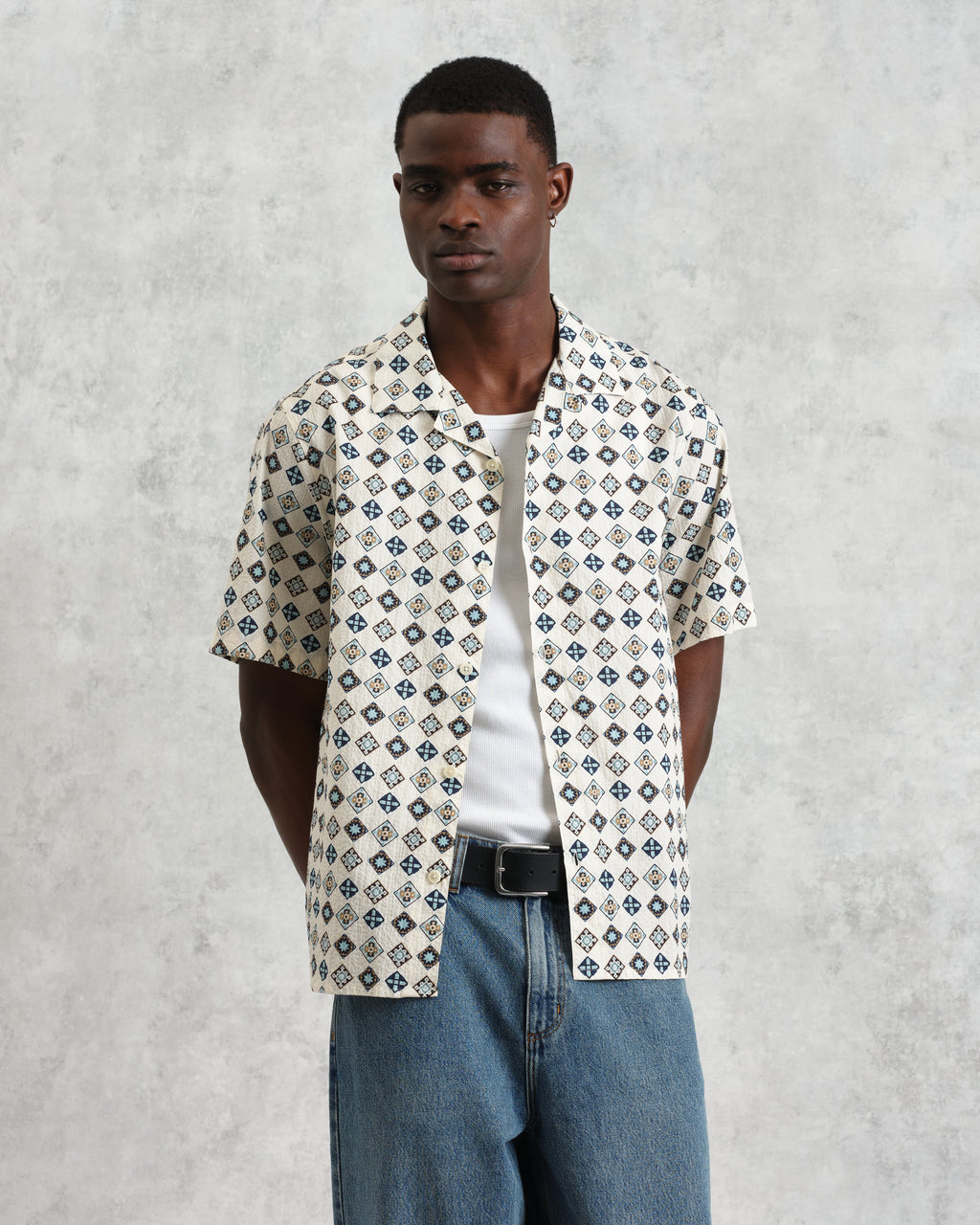 Didcot - Ecru And Multicolour Geometric Tile Seersucker Short-Sleeve Shirt