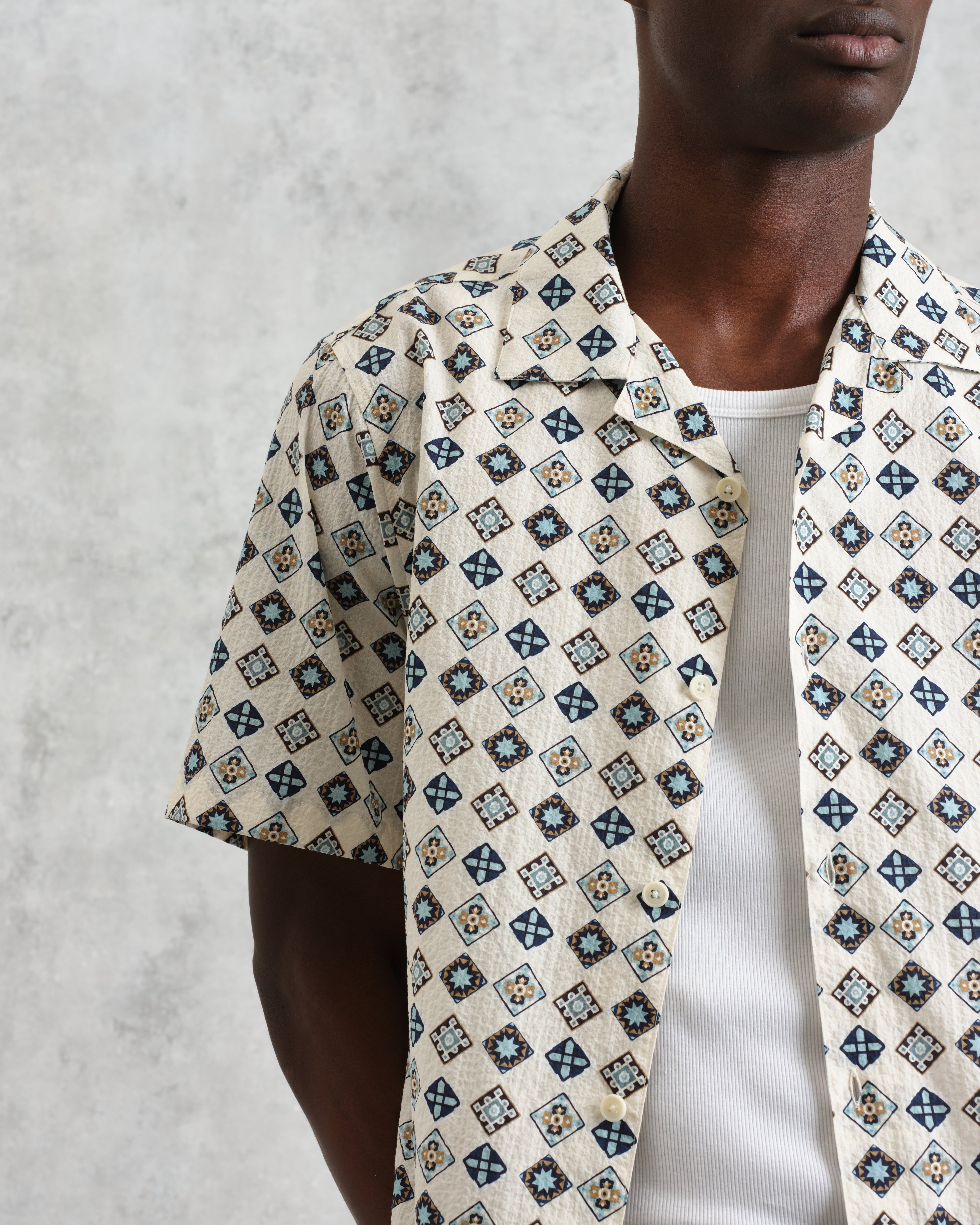 Didcot - Ecru And Multicolour Geometric Tile Seersucker Short-Sleeve Shirt