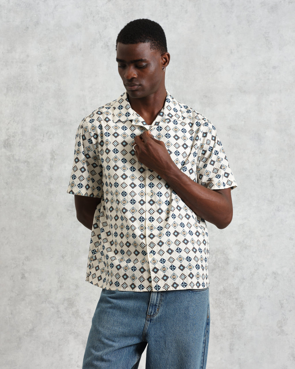Didcot - Ecru And Multicolour Geometric Tile Seersucker Short-Sleeve Shirt