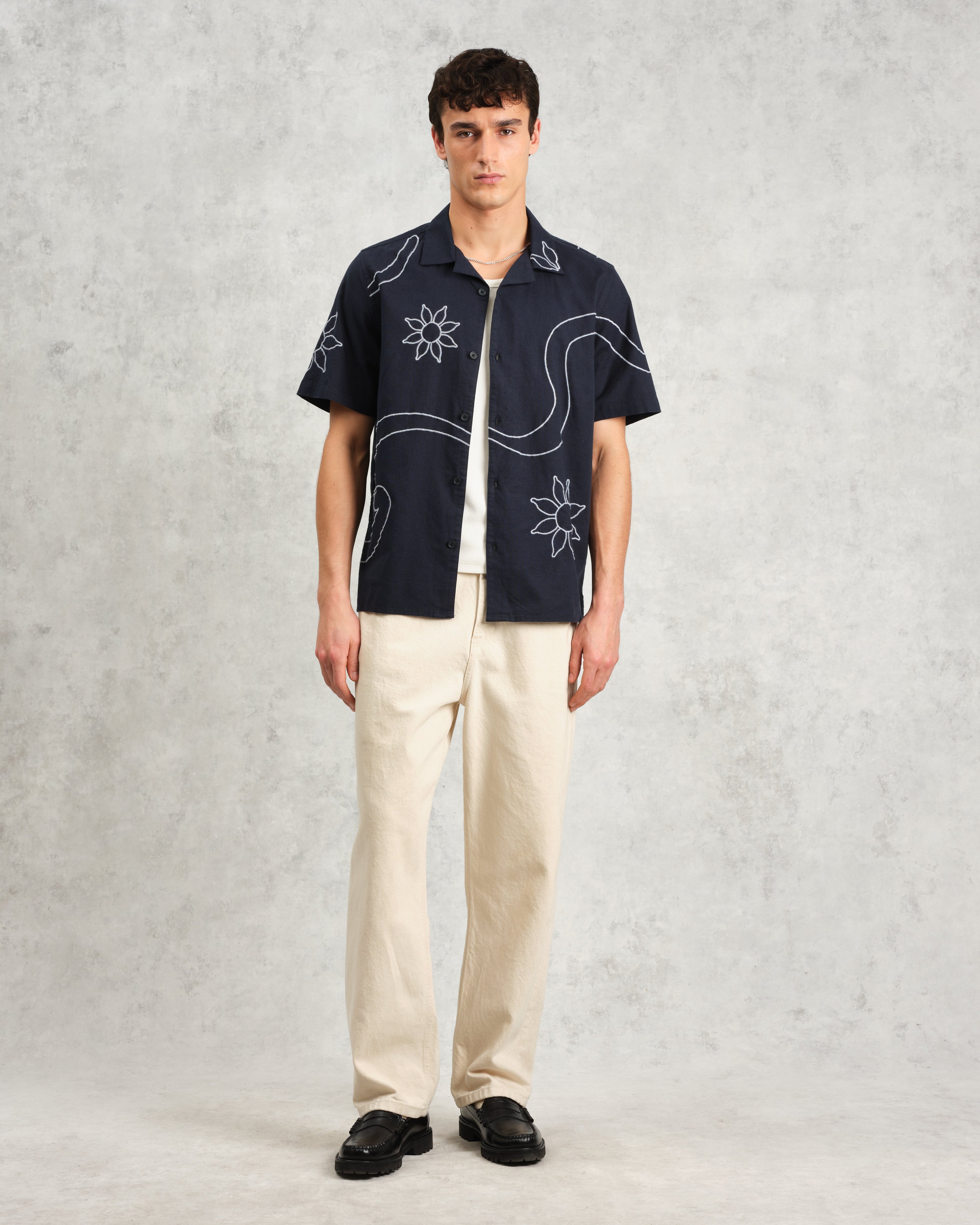 Didcot - Navy Bold Floral Embroidered Short-Sleeve Shirt