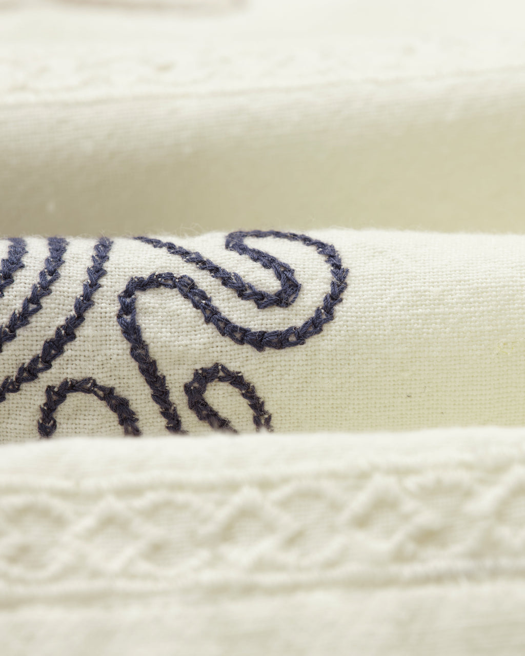 Kurt - Ecru Doodle Embroidered Shorts