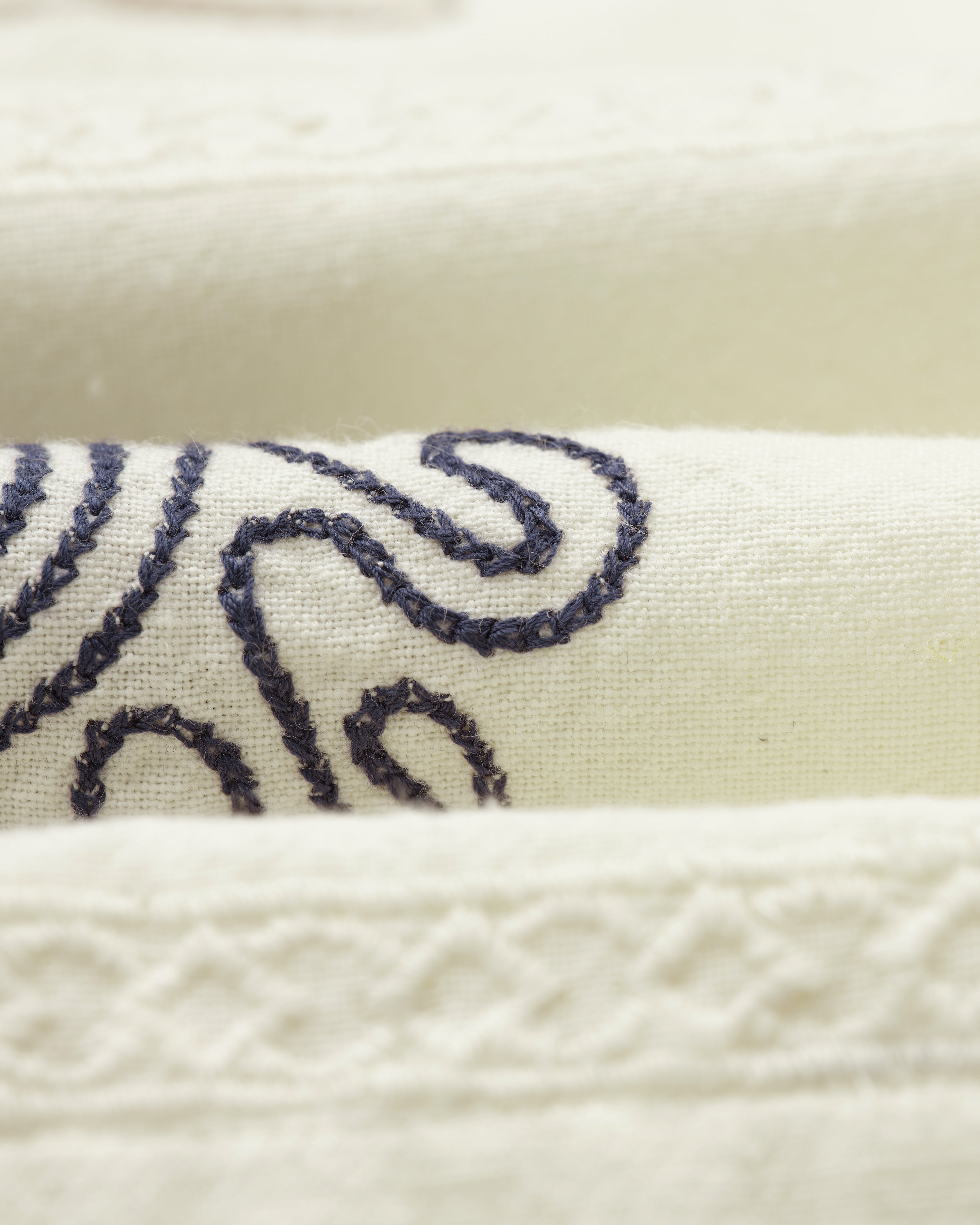 Kurt - Ecru Doodle Embroidered Shorts